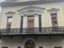 Своих не бросаем, Большой Знаменский переулок, 8 к1 