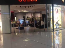 магазин одежды Guess в Тюмени