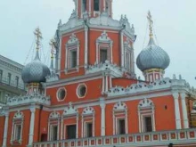 Храм Знамения иконы Божией Матери на Шереметьевом дворе, Романов переулок, 2/6 ст8 
