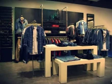 магазин одежды Guess в Краснодаре