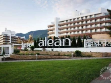 отель Alean Family Biarritz в Геленджике