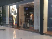 магазин одежды и обуви Tommy Hilfiger в Тюмени