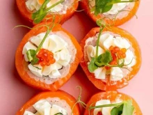 заботливая служба доставки суши и пиццы Sushi Moji в Уфе