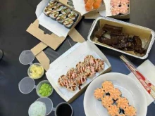 служба доставки суши и wok-еды в коробочках SushiHub в Новокузнецке