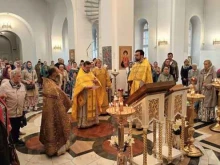 Храмы / Соборы / Церкви Храм иконы Божией Матери Всецарица в Щербинке