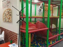 Папа Джонс, Машинистов, 1 