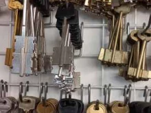 Киоск по ремонту обуви и изготовлению ключей, В. Высоцкого, 38 киоск 
