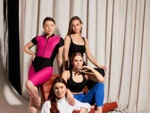 студия растяжки, йоги и фитнеса Девушка с ковриком в Казани
